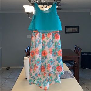 Beautiful & lightweight girls dress. Smoke free!